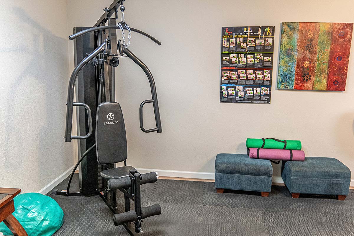 Weight machine in El Dorado Mobile Estates & RV Park's exercise room