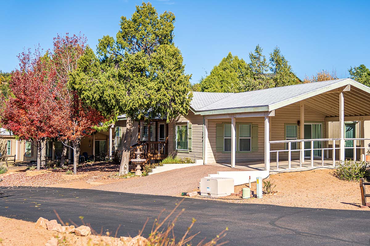 Lodge with car park in Lamplighter RV Resort & Park